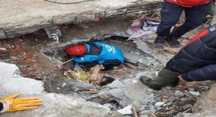 Balıkesirli Sağlıkçılar Deprem Bölgelerinde Can Kurtarıyor