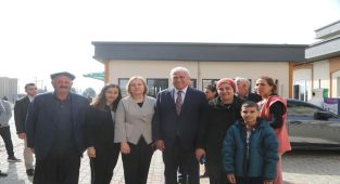 Başkan Atay depremzedeleri ziyaret etti