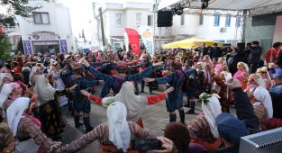 Bol Vitaminli, Mis Kokulu Festival