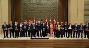 Cumhurbaşkanı Erdoğan, “7. Anadolu Medya Ödülleri” programına katıldı