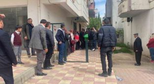 Depremde eşini ve iki çocuğunu kaybeden öğretmen silahla kızını vurduktan sonra intihar etti