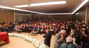 Efeler Ayşe Kulin’le buluştu