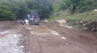 Efeler’den kapanan yollara hızlı müdahale