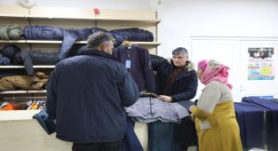 Etimesgut Belediyesi Depremzedelere Gıda, Giyim, Eşya Desteği Veriyor