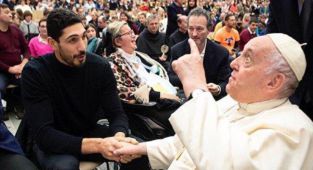 Firari FETÖ’cü Enes Kanter, Papa’ya Yalvararak Erdoğan’ı Şikayet Etti