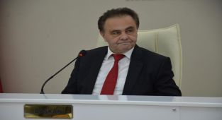 Görevinden uzaklaştırılan belediye başkanına hapis cezası