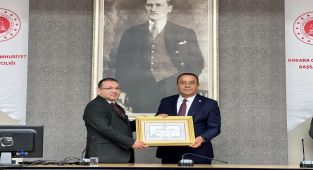 İYİ Partili Beker Erdoğan’ı alkışladı