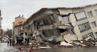 Kahramanmaraş Merkezli Depremlerde 44 Bin 374 Kişi Hayatını Kaybetti