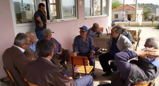 Köy grubunda siyaset yasaklandı