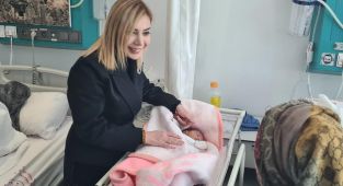 Milletvekili Gökcan, yaralı depremzedeleri ziyaret etti