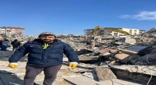 Muğlalı Başpehlivan deprem bölgesinde kurtarma çalışmalarına katılıyor