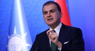 Ömer Çelik'ten Cumhurbaşkanı Erdoğan'ı Hedef Alan Batı Medyasına Sert Tepki