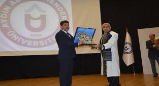 Rektör Kent görevi devraldı