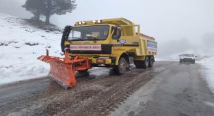 Seydikemer’de Karla Kaplanan Yollar Açıldı