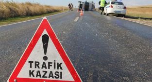 Sivas'ta Devrilen Otomobildeki 3 Kişi Öldü, 1 Kişi Yaralandı