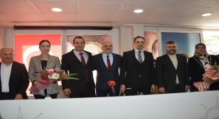 “Siyasetimiz makama değil davaya bağlı”