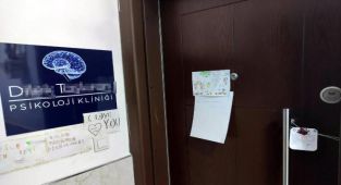 "Ünlülerin psikoloğu" diye bilinen şahsın kliniğine operasyon !