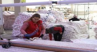 Uşaklı Sanayicilerden Afet Bölgesine 1,5 Milyon Battaniye