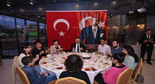 Vali Aksoy çölyaklılarla iftar yemeğinde buluştu