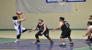 YUNUSEMRE'nin dev adamları yarı finalde: 67-57